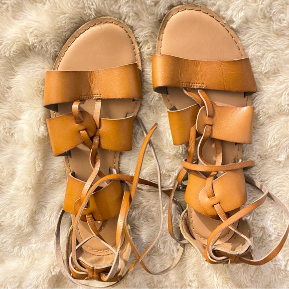 Sandals // - Picture 2 of 4